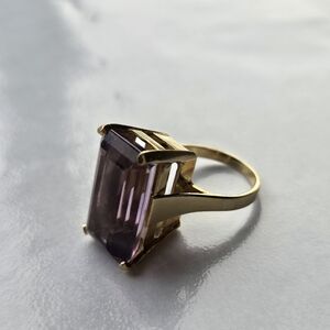18K Gold 12ct Emerald Cut Amethyst Ring - Size 5.75